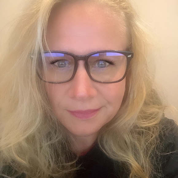 Meet your Posher, Rena - Picture 3 of 4